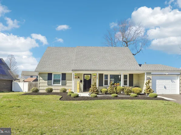 100 Glenview Ln, Willingboro, NJ 08046