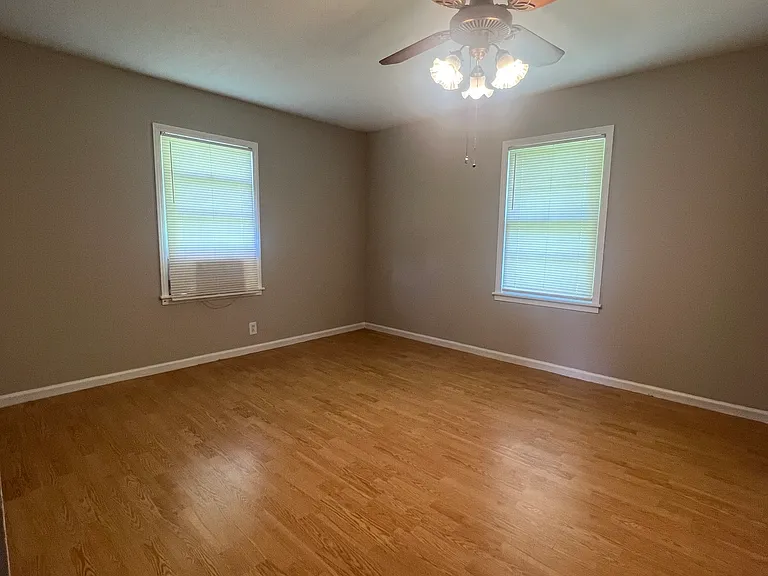 1064 Dallas Hwy — Photo 8