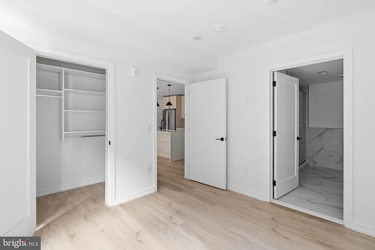 Building Photo - 208 Vine St #2C