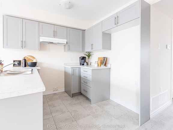4th image of 48 Maple Ave #201