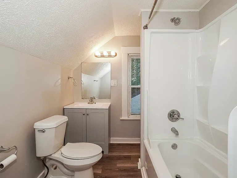 935 Walnut St — Photo 6