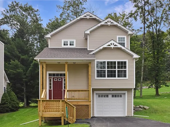 228 Hawthorne Village Ct, East Stroudsburg, PA 18302