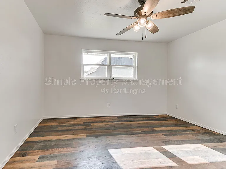 2401 Fedderson Dr — Photo 15