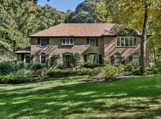 9 Round Hill Rd, Kinnelon, NJ 07405