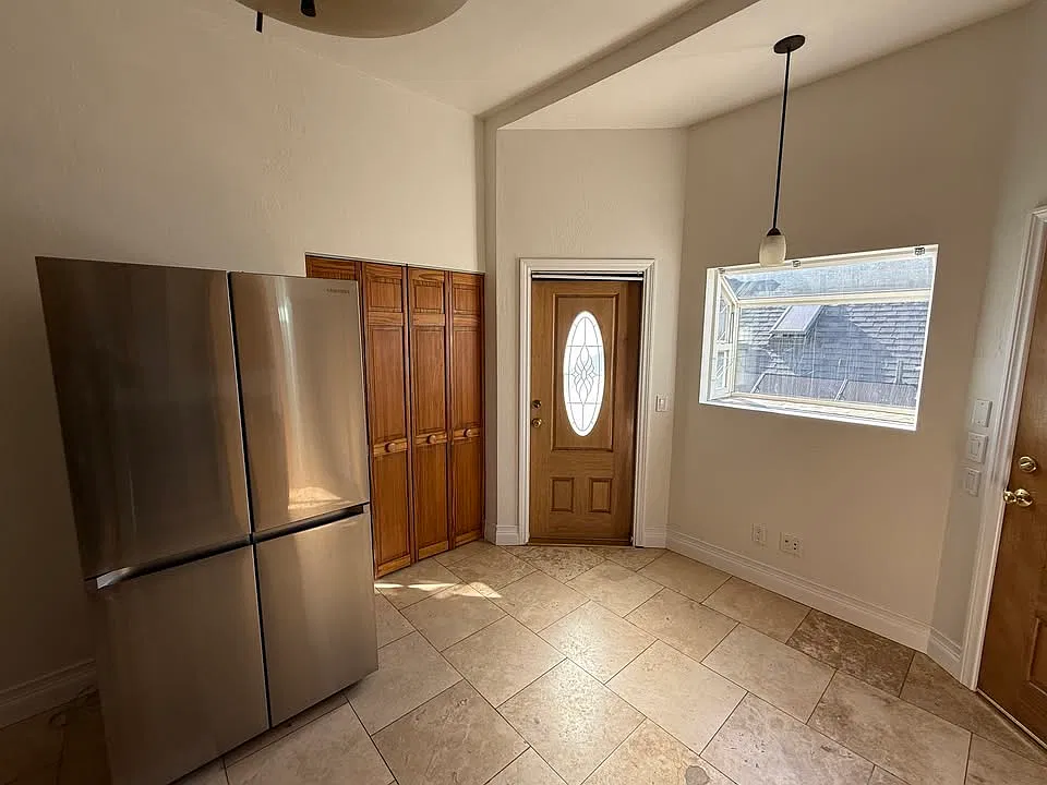 2 bed, 850 sqft, $2,995 — Photo 3