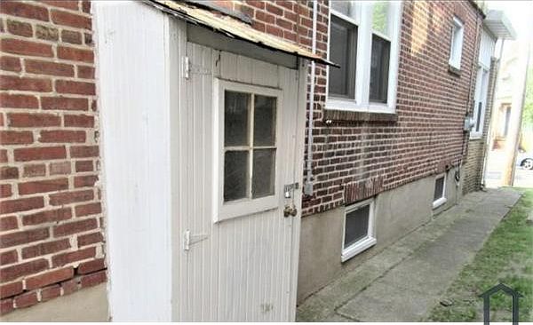 1st image of 919 Adeline St