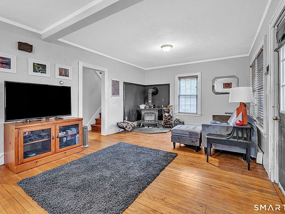 3rd image of 40 Grant Avenue