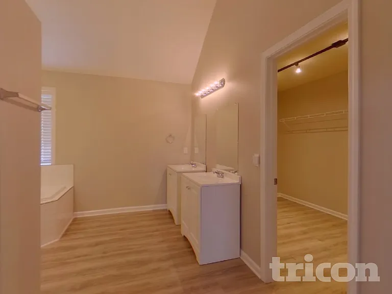 315 Avonlea Dr — Photo 17