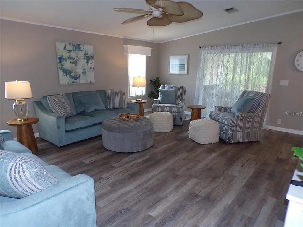 2 bed, 2.0 bath, 1196 sqft, $1,900 — Photo 2