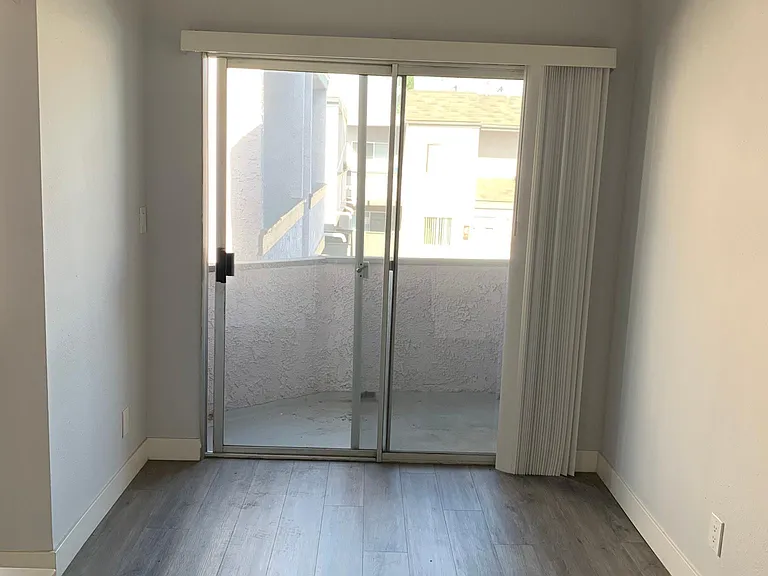 Gilmore Apartments - North Hollywood — Photo 4