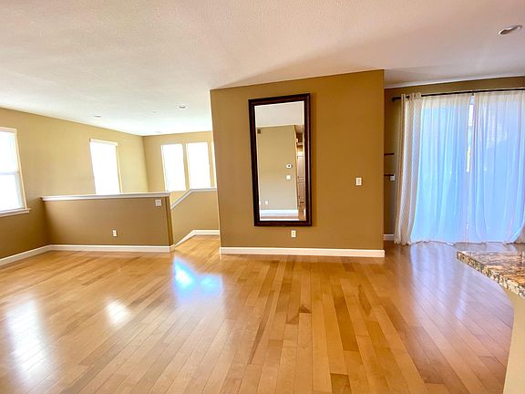 2nd image of 580 Santa Rosalia Ter