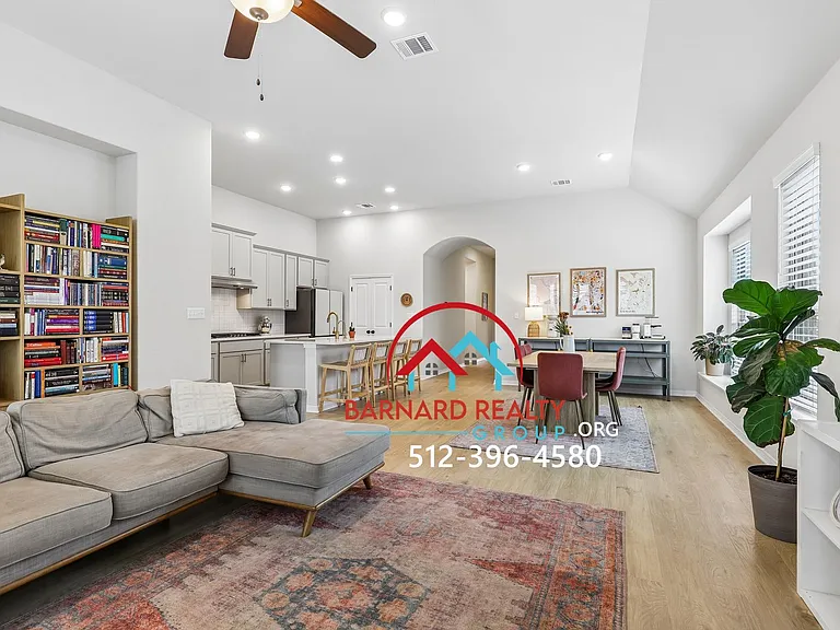 124 Fountain Grass Dr — Photo 4