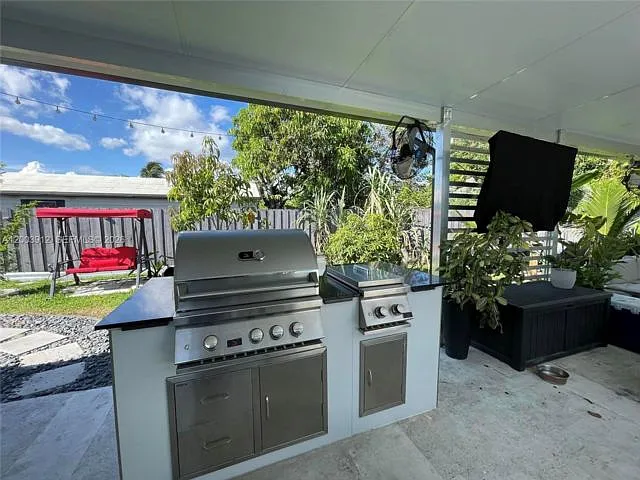 15551 SW 155th Ave — Photo 10