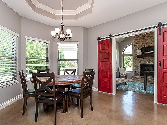 4th image of 8749 Manor Dr