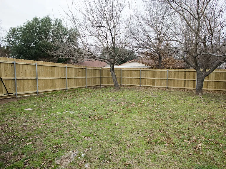 2000 Wisteria St — Photo 13
