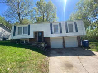1313 SE Knights Bridge St, Blue Springs, MO 64014