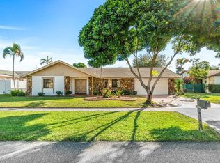 5457 Sandhurst Cir S, Lake Worth, FL 33463