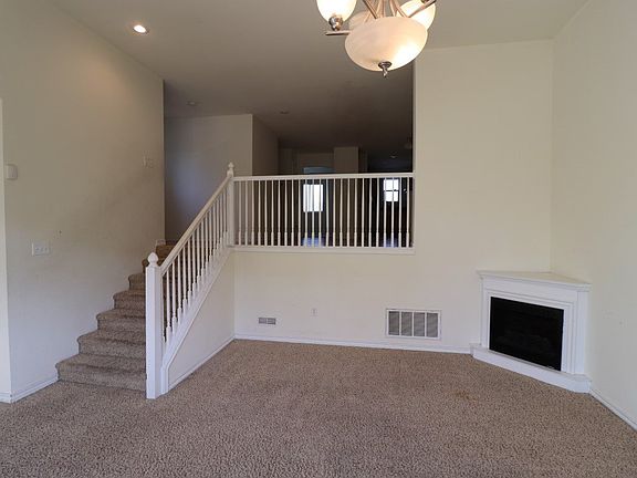4th image of 13 Fuller Cir