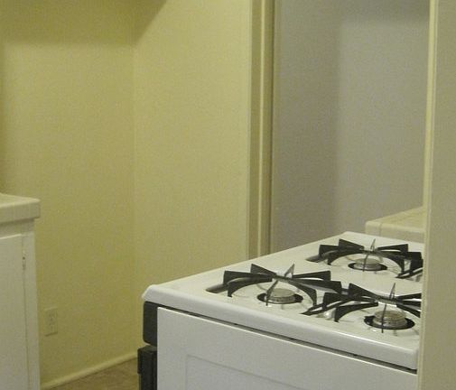 4th image of 1321 E California Ave APT A