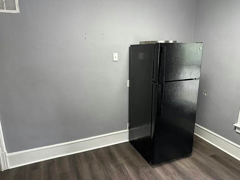 811 W Edwards St #2 — Photo 5