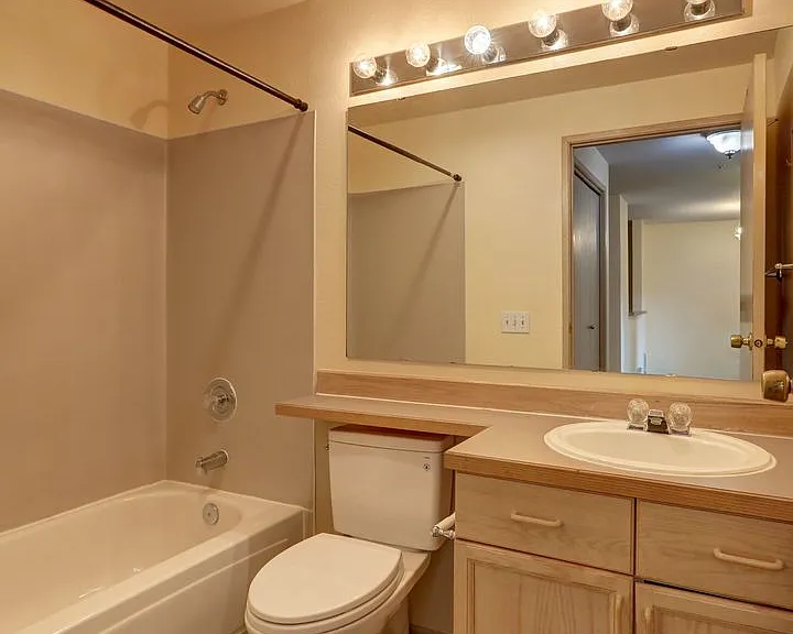 901 Sunset Blvd NE #D213 — Photo 14