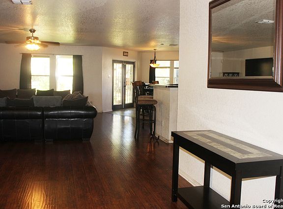 5th image of 423 Orchard Willow