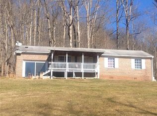 42 Brian Ln, Elkview, WV 25071