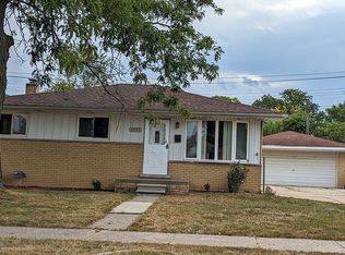 3945 Hayes St, Wayne, MI 48184