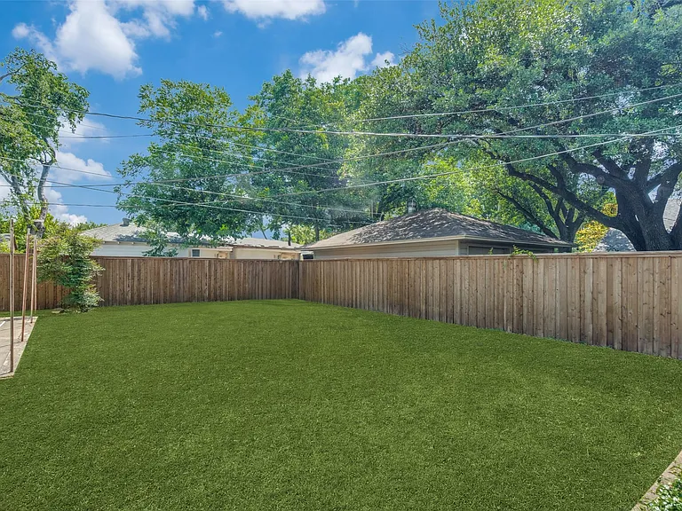 9222 Livenshire Dr — Photo 15