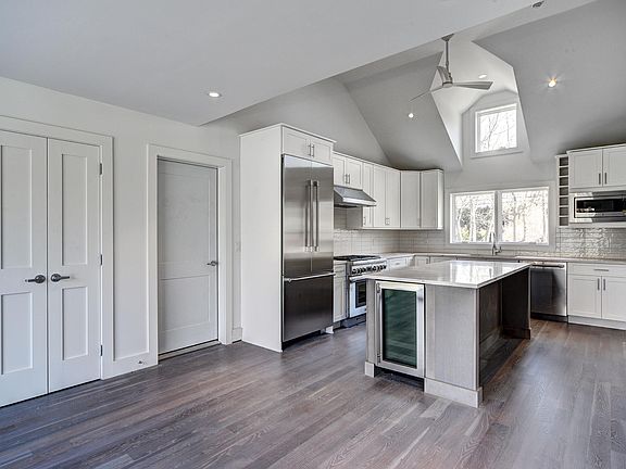 5th image of 39 Meredith Ave