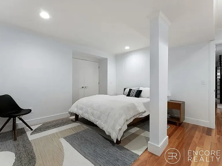 82 Summit Ave — Photo 16