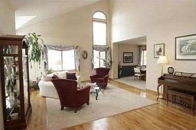 3rd image of 585 Manorwood Ln