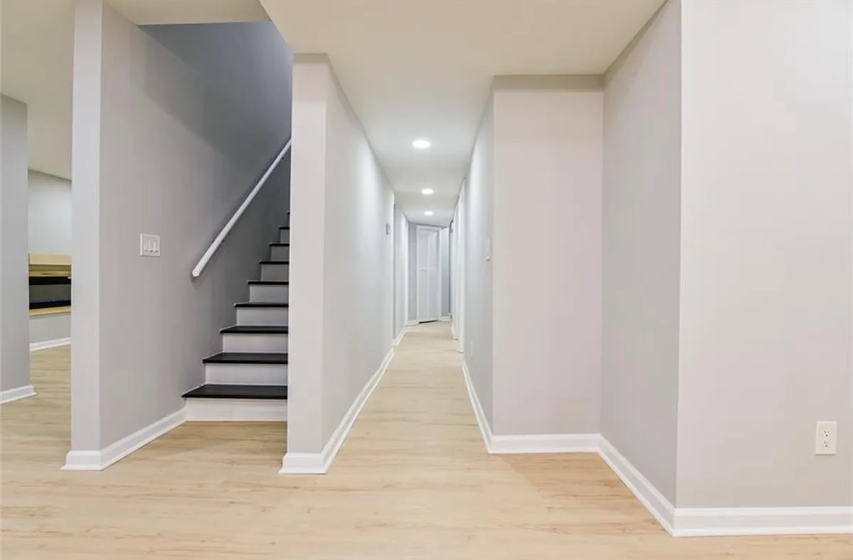 Building Photo - 2087 Tanglewood Dr