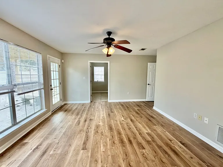 81 Lake Front Dr — Photo 20