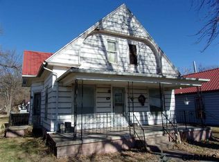 801 3rd St, Fairbury, NE 68352