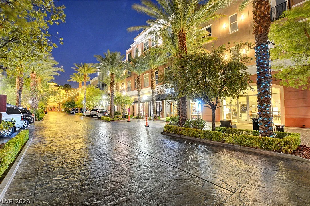 3 bed, 2.5 bath, 1827 sqft, $3,495 — Photo 3