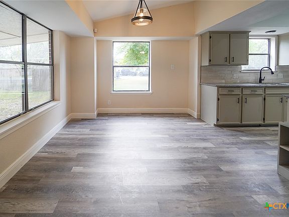 5th image of 202 Beechwood Dr