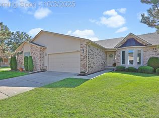 19054 Marisa Dr, Clinton Township, MI 48038