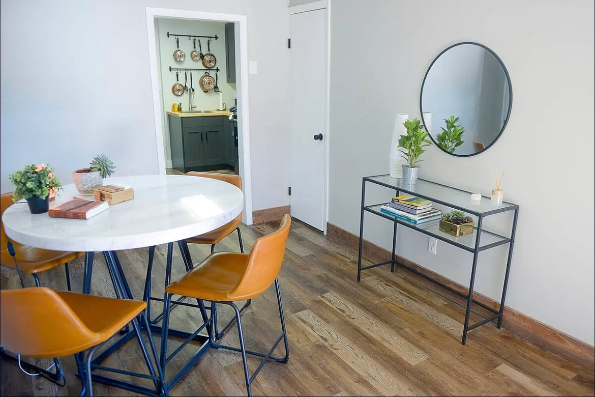 1 bed, 1100 sqft, $1,300 — Photo 4