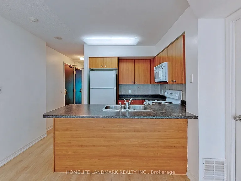 30 Grand Trunk Cres #901 — Photo 11