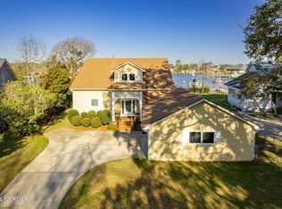 216 Roanoke Ave, Morehead City, NC 28557