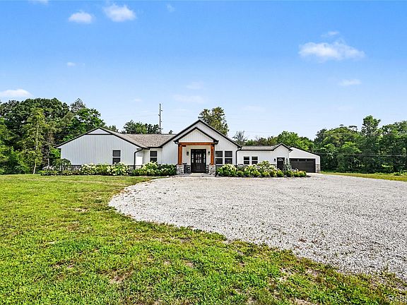 4th image of 4086 W Commerce Rd