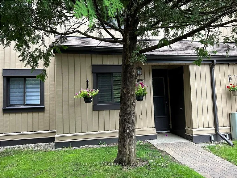 185 Escarpment Cres — Photo 1