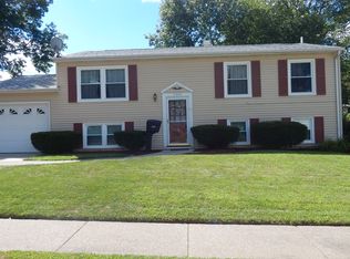 2302 N Birchwood Ave, Davenport, IA 52804