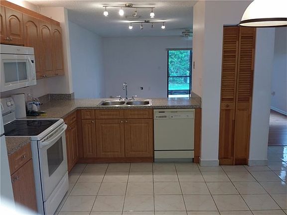 4th image of 6184 Laurel Ln APT D