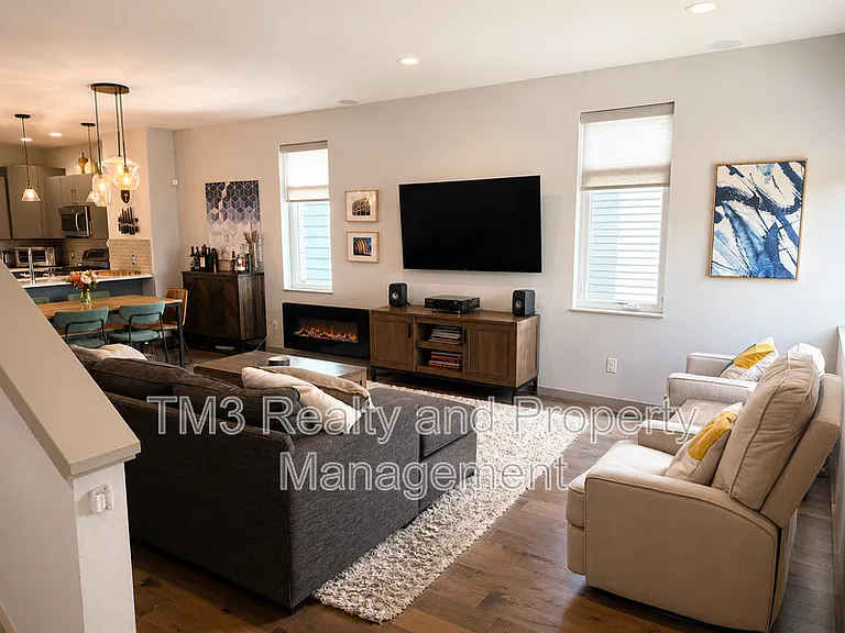 2436 Forest Ave — Photo 6