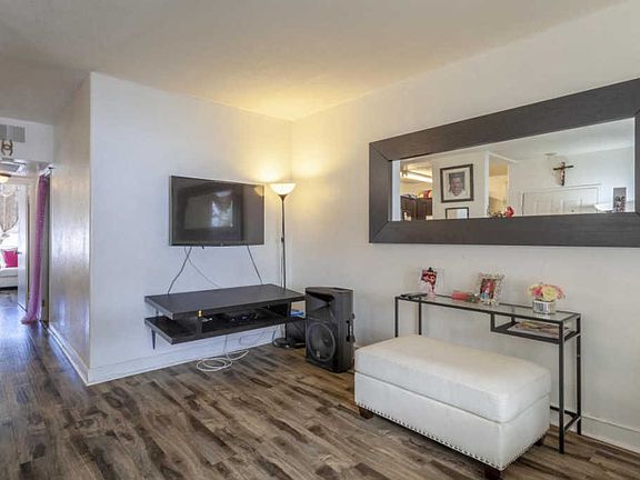 3rd image of 11150 Glenoaks Blvd Unit 101