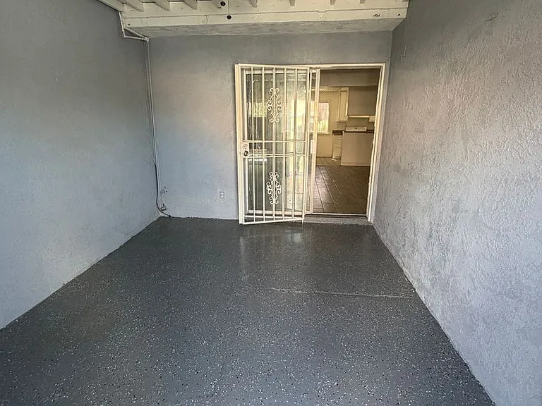 2236 E Desert Inn Rd — Photo 10