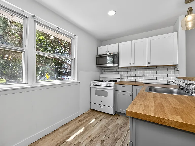 202 Green St #1 — Photo 10