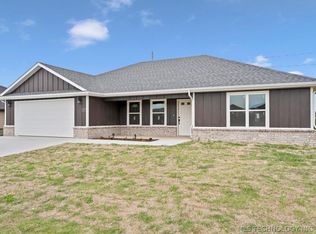 1127 Center Court Cir, Grove, OK 74344